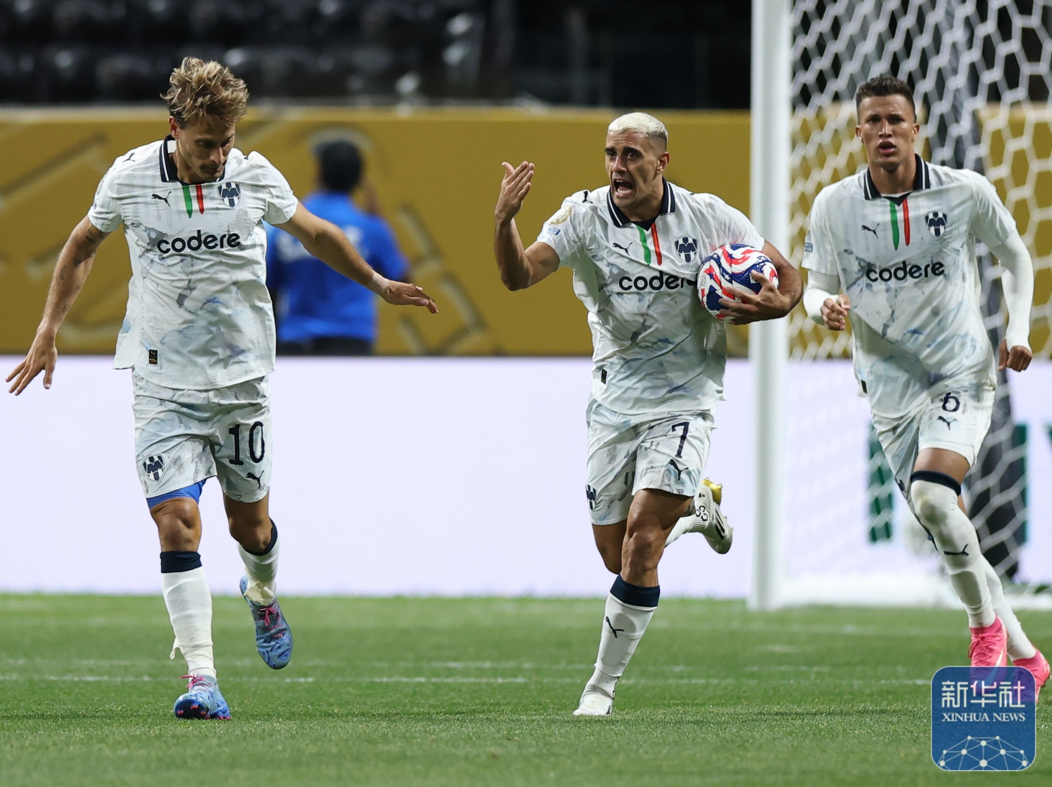 多特蒙德迎意甲关键赛，赛后迎来里程碑，媒体盛赞，细节决定成败