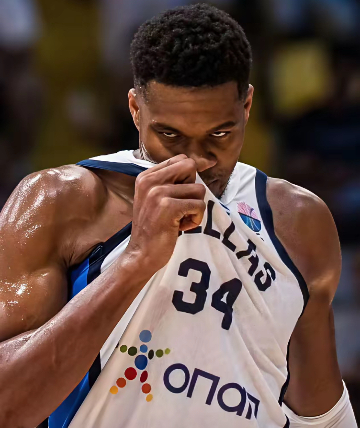 关于欧篮联赛程吃紧，克里夫兰骑士冲刺阶段调整名单，管理层满意，年轻球员得到机会的信息-爱游戏体育